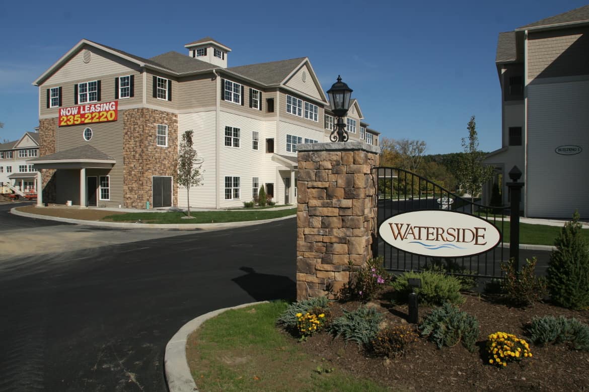SLIDER1EntranceWaterside Waterside Apartments Independent Active